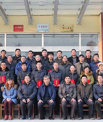 刘总与资助学生合影
